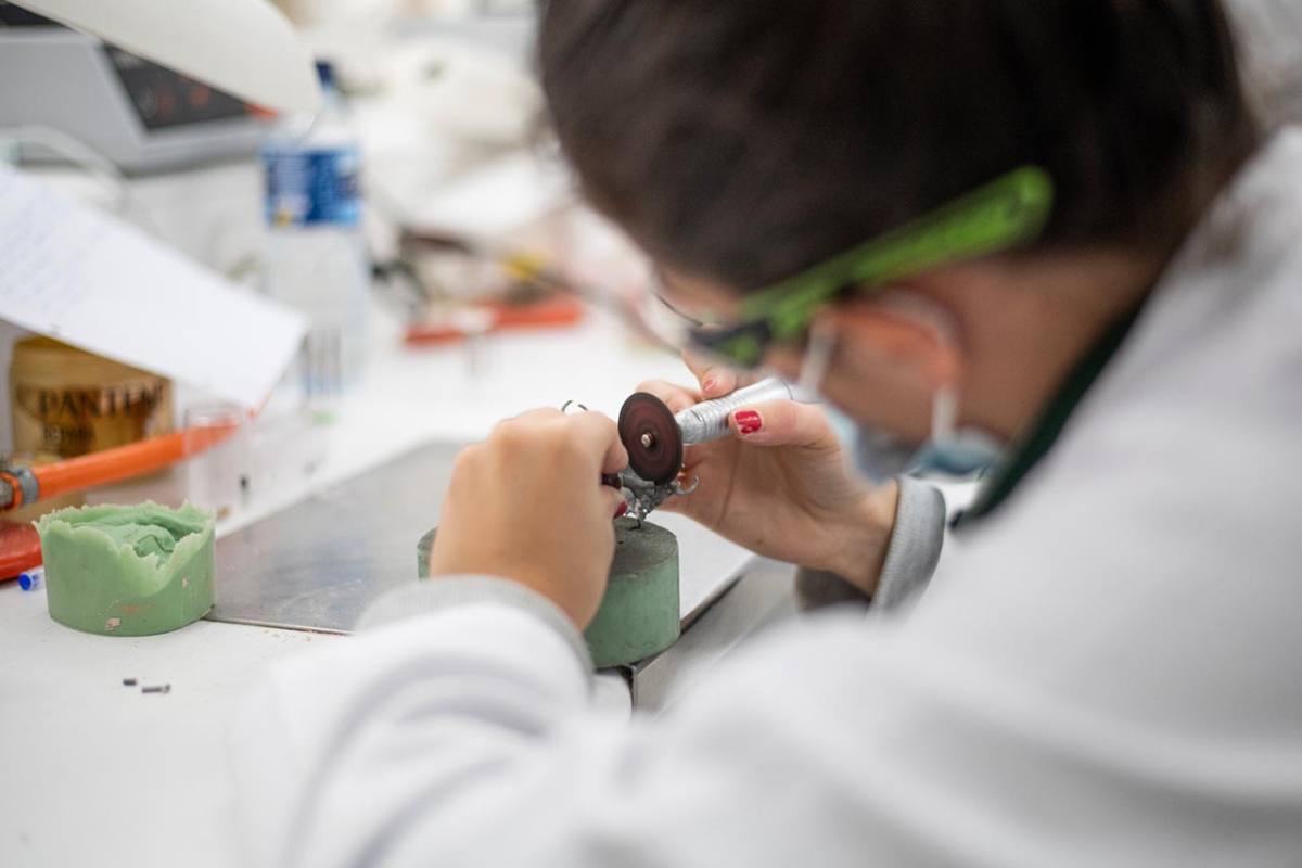 Técnico Superior en Prótesis Dentales