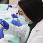 curso teórico práctico para higienistas “ Asistencia al dentista en Periodoncia avanzada e implantes”